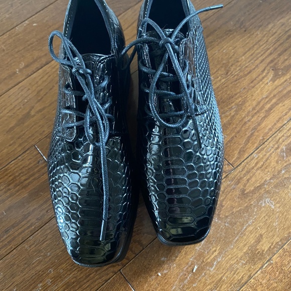 Shoes - Picture 1 of 2